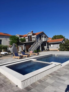Apartments Vojni - with pool
